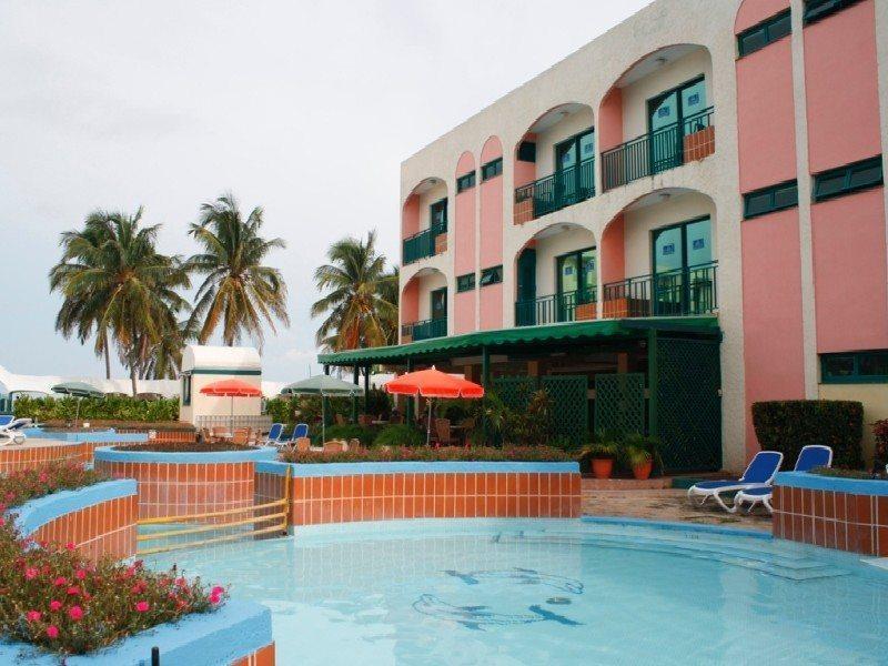 Islazul Los Delfines Hotel Varadero Buitenkant foto